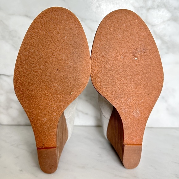 Lucky Gray Wedge Suede Boots Size 7 Like New - Picture 6 of 6